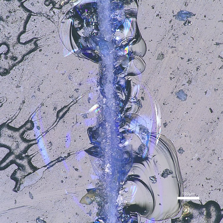 Optical image of a scored-glass fracture surface.