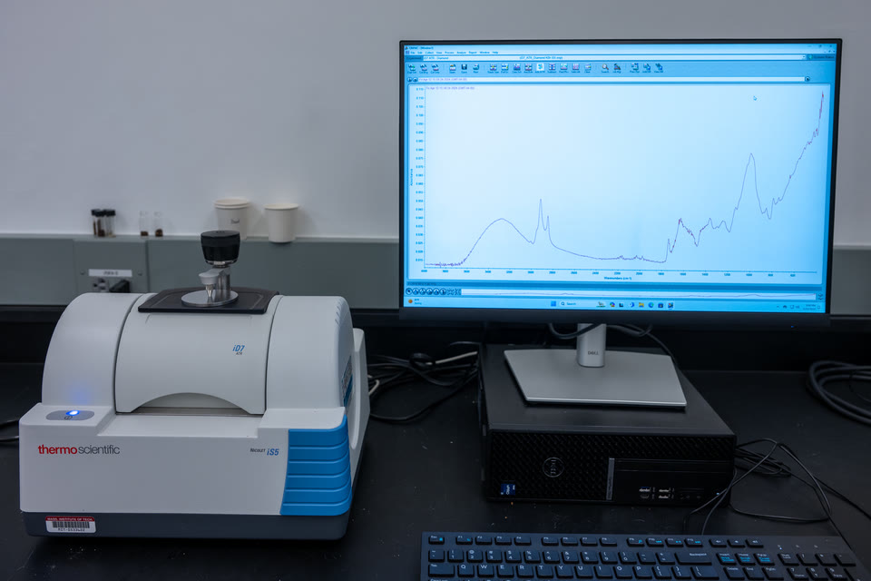 Nicolet iS5 FTIR spectrometer.