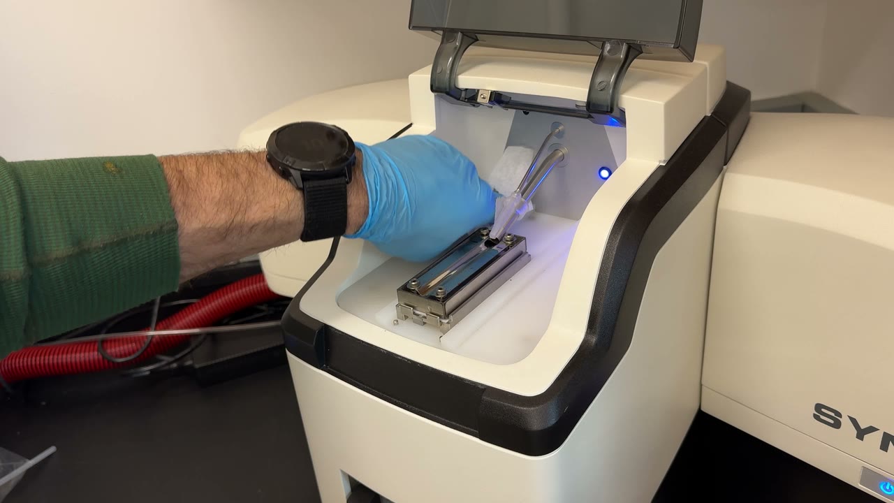 Cleaning the particle size analyzer sample area video poster.